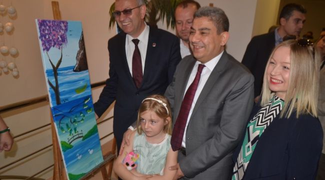 Lösemili çocuklar yararına resim sergisi açıldı