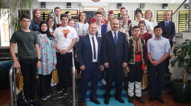 100. Yıla, 100 balkan öğrenci
