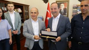 Belediye Başkanlığının başpehlivanına altın kemer