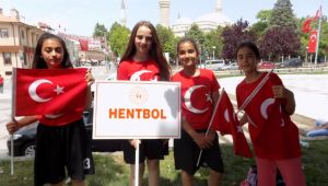 Gençler Atatürk’ü anlattı