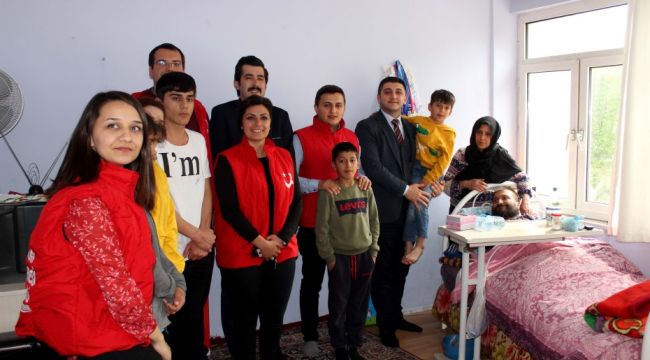 Göç İdaresi’ndenAfgan aileye erzak yardımı