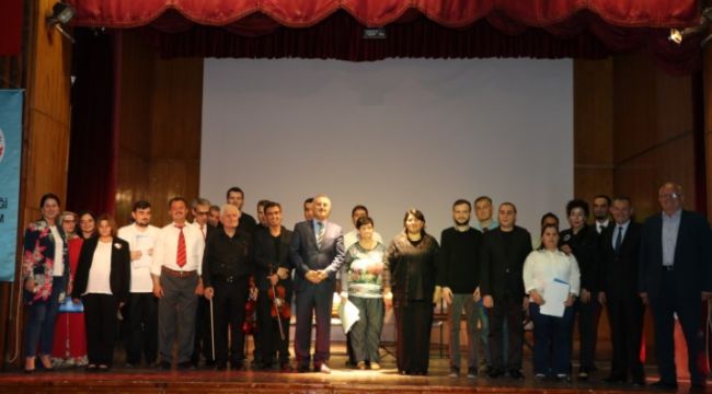 Hastane koridorundan konser salonuna