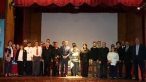Hastane koridorundan konser salonuna