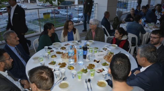 Hastane personeli iftarda bir araya geldi