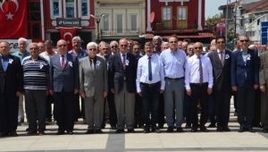 Melsek Lisesi mezunları anıtta buluştu