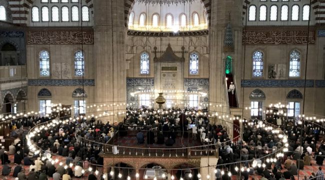 Ramazanın ilk cuma namazı kılındı