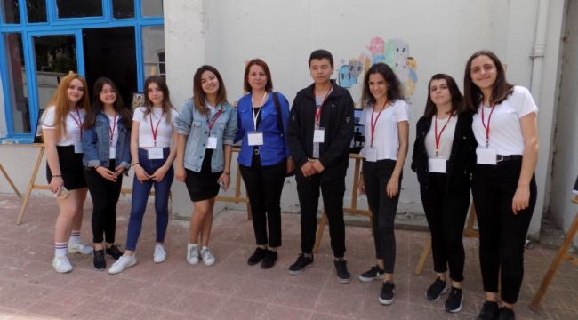 Sosyal kimliklerini fotoğrafa yansıttılar