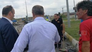 Kazada yaralananların yardımına Vali Canalap koştu