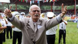 1 senede yazdı, 15 dakikada bestesini yaptı