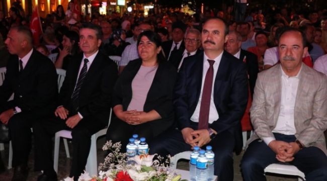 Anıtta 15 Temmuz töreni