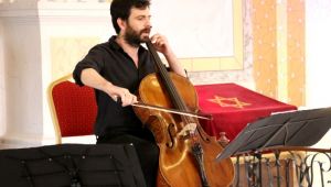 Sinagog'ta viyolonsel konseri