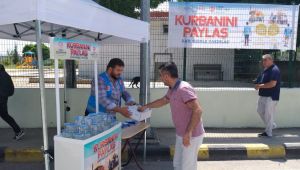 TDV'den gurbetçilere su ve lokum ikramı