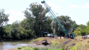 Tunca Nehri'nin yatağı temizleniyor