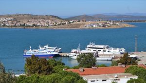 Ada'da mahsur kalan turistlerin tahliyesi yapıldı