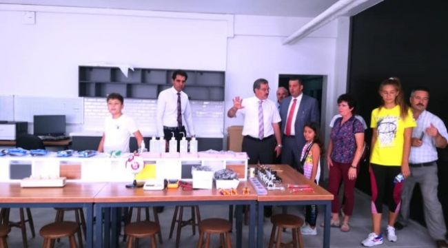 Arpacı, tasarım beceri atölyelerini inceledi