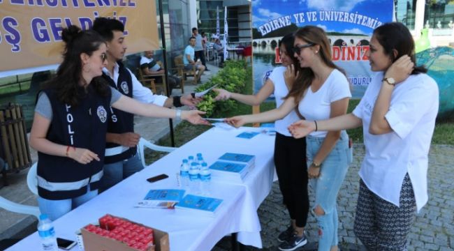 Emniyet, üniversite öğrencilerini bilgilendirdi