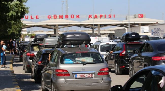 Gurbetçiler anayurttan hüzünle ayrılıyor