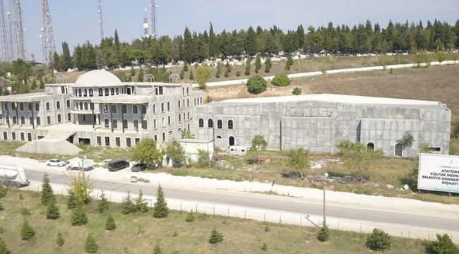 750 kişilik konser ve tiyatro salonu