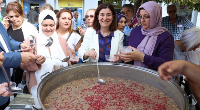 AK Parti Kadın Kolları aşure ikram etti