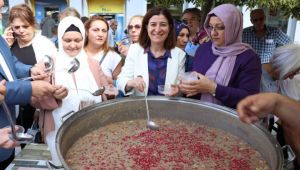 AK Parti Kadın Kolları aşure ikram etti