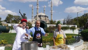 Dinar ve Meriç’ten aşure ikramı