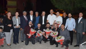 Gaziler gecesinde kahramanlık türküleri