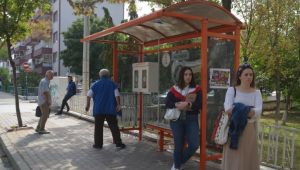 Halk kitaplıklara çöp bırakanlara tepkili