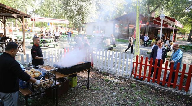 Huzurevi sakinlerine mangal partisi