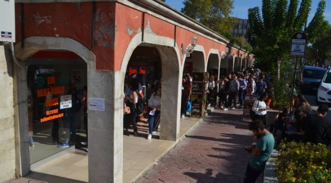 Öğrencinin kent kart kuyruğu
