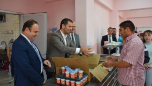Özel çocuklara aşure dağıtıldı