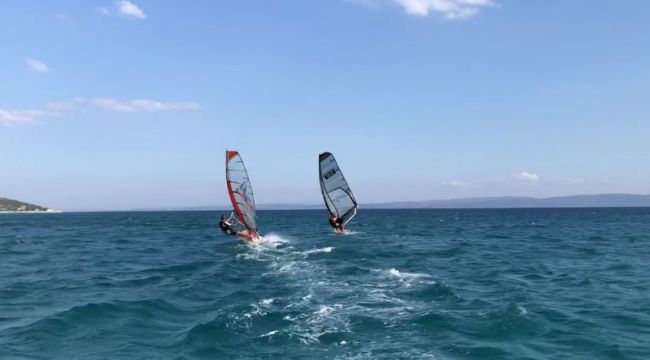Saros’un denizi turist çekiyor