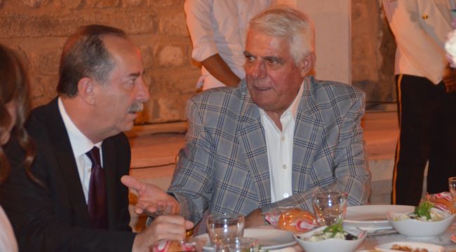 Sedefçi resepsiyonu terk etti