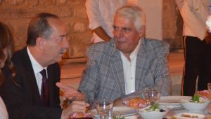 Sedefçi resepsiyonu terk etti