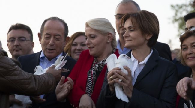 Tarihi Uzun Köprü'de kortej yürüyüşü