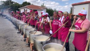 Vatandaşlara 2 ton keşkek ikram edildi