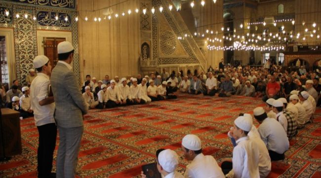 Hafız çocuklara Selimiye'de tören