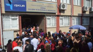 İş umuduyla beklediler