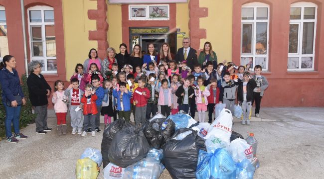 Minik öğrencilerden çevre duyarlılığı