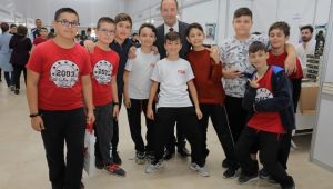 Öğrenciler, kitap fuarında