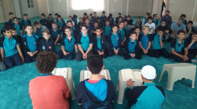 Öğrencilerden Mehmetçiğe dua