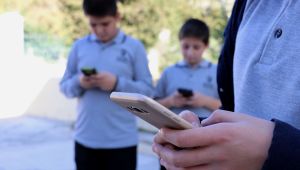 Öğrencilere okulda cep telefonu yasağı