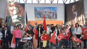 Özel çocuklardan Cumhuriyet coşkusu