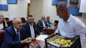 Pazarcılardan meclise nektari ikramı