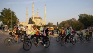 Pedal çevirerek müzik yaptılar