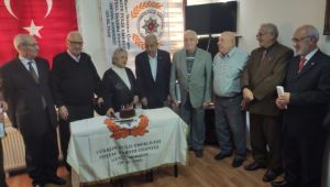 Polis emeklilerine onursal üyelik plaketi