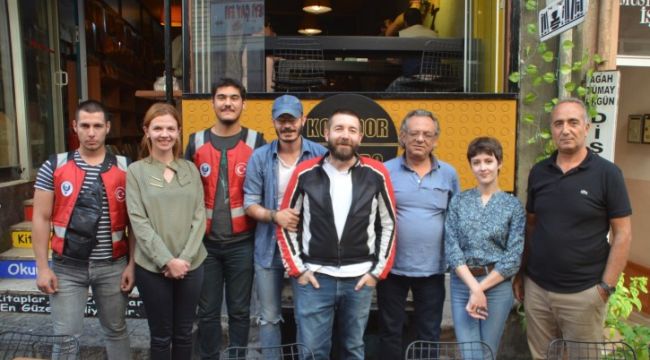 Sokak hayvanları için bir aradalar