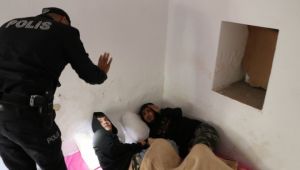 Tarihi medresede göçmen denetimi