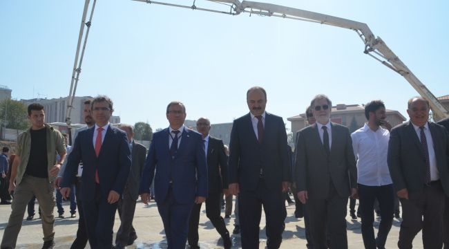Üniversiteye sanat eseri cami