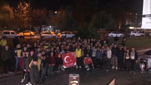 Al bayrağın gölgesinde buluştular