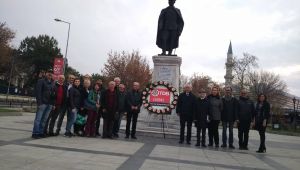 Diş Hekimleri Anıta çelenk sundu